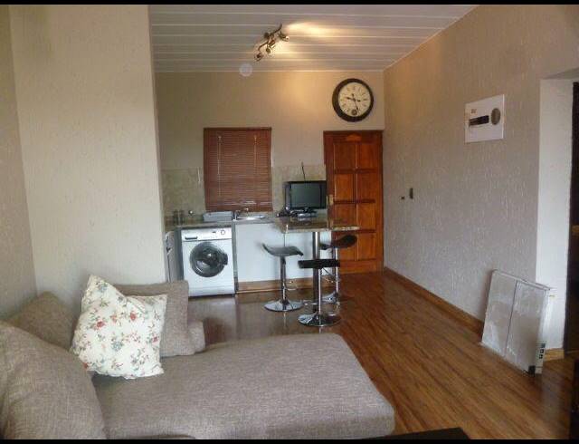 2 BEDROOM APARTMENT FOR SALE IN CONSTANTIA KLOOF